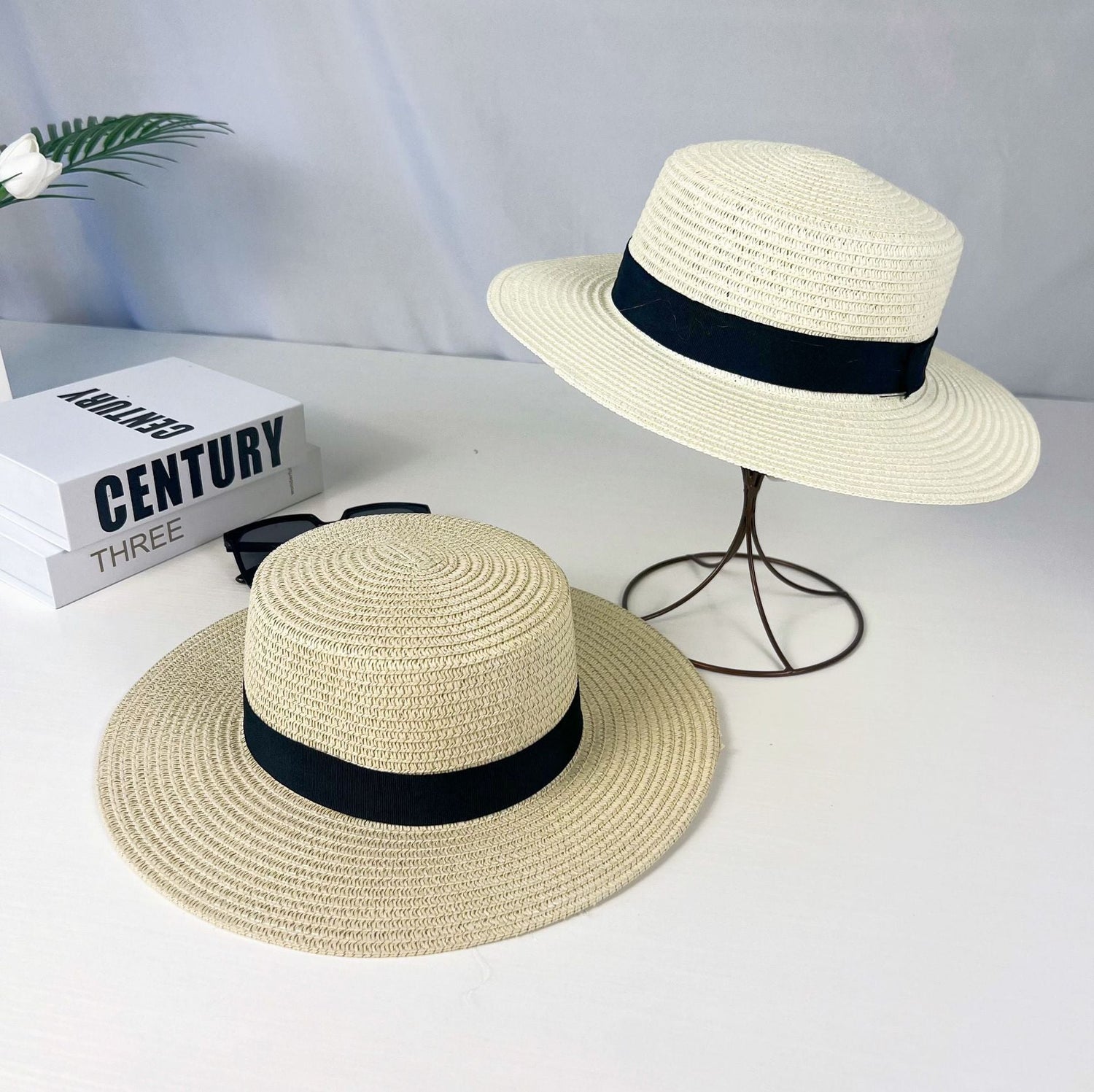 Summer Travel British simple sun hats with wide brims and black bands, lightweight and breathable for summer outdoor use