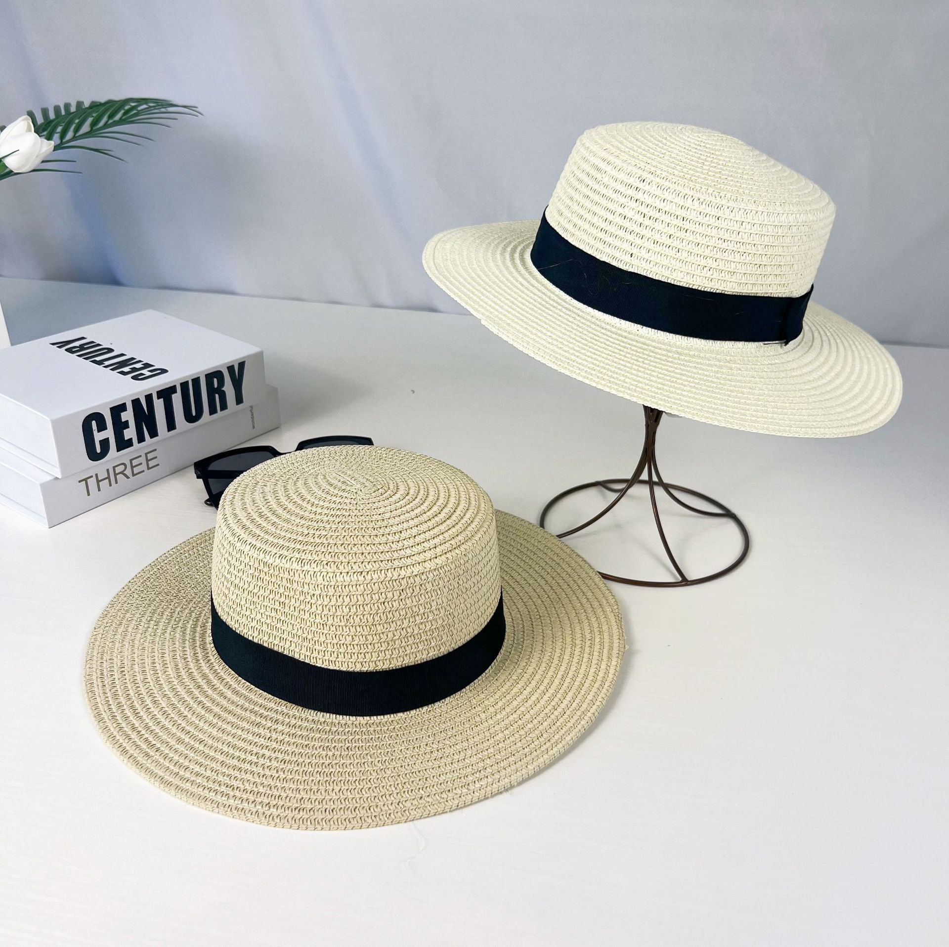 Summer Travel British simple sun hats with wide brims and black bands, lightweight and breathable for summer outdoor use
